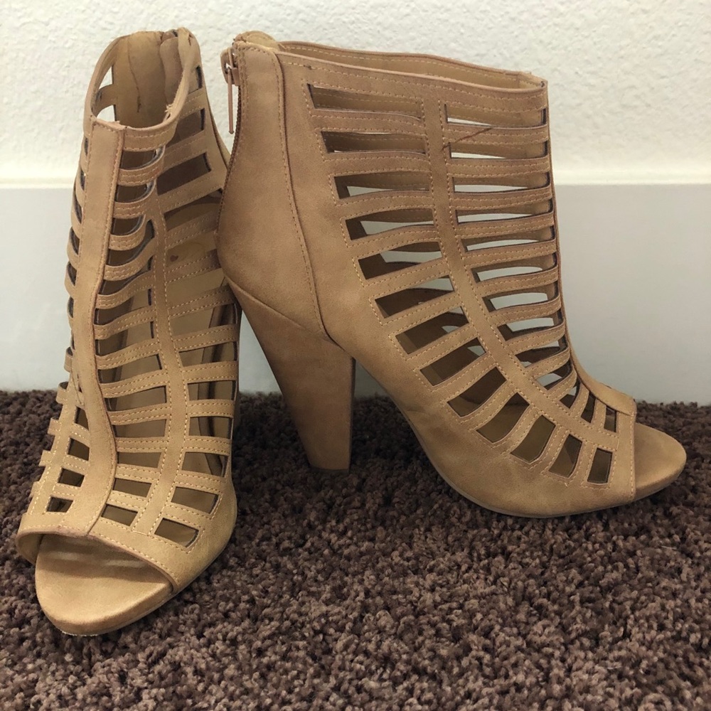 Beige heels